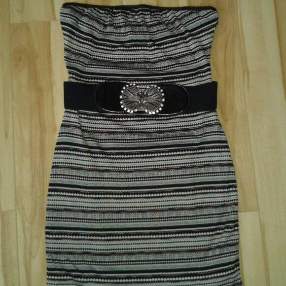 Short dress - Picture 1 of 2